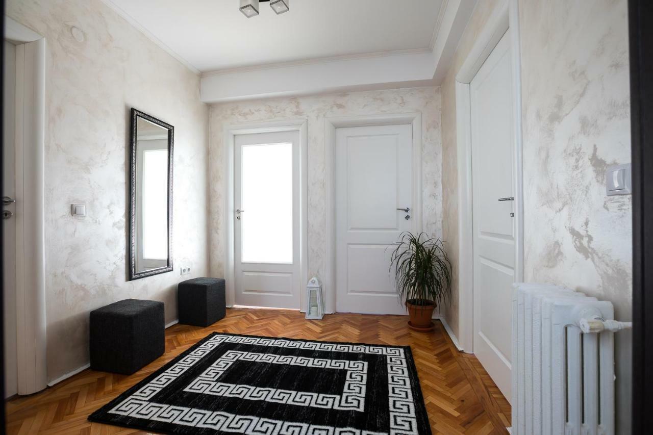 White Spacious Apartment Sibiu Ngoại thất bức ảnh