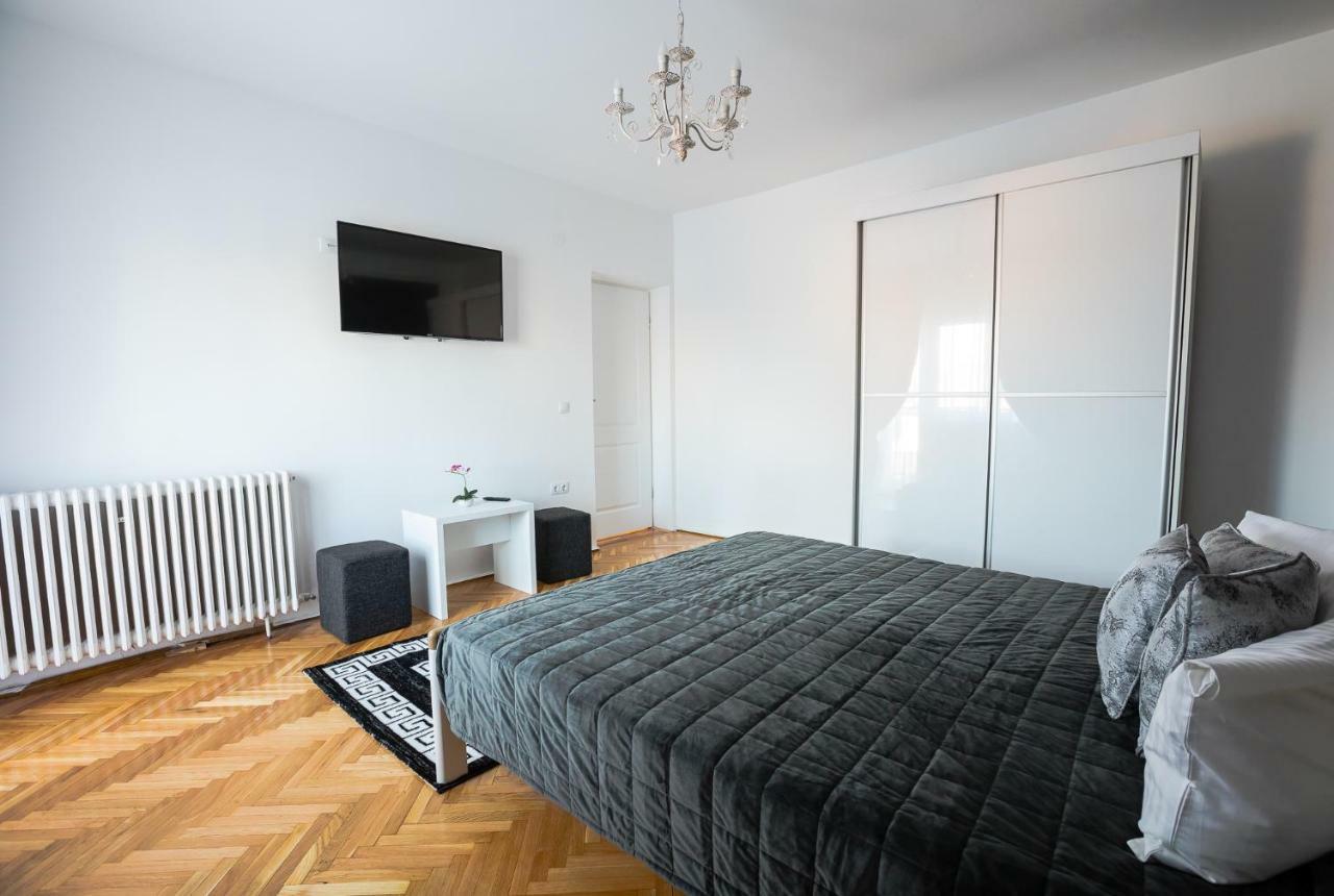 White Spacious Apartment Sibiu Ngoại thất bức ảnh